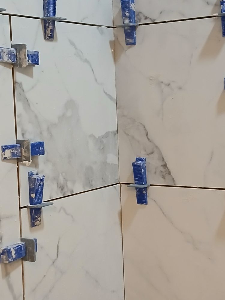 Makanda master and full bath for Dead Tree General Contracting in Carbondale, Illinois