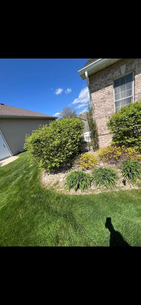 All Photos for Hatalla Lawn Maintenance  in Springfield, IL