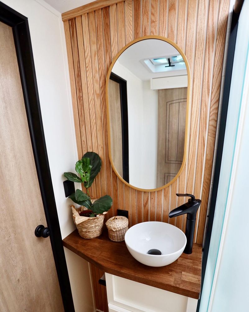 2018 Keystone Passport 2510RB for Mauka to Makai RV Renovations in Los Angeles, CA