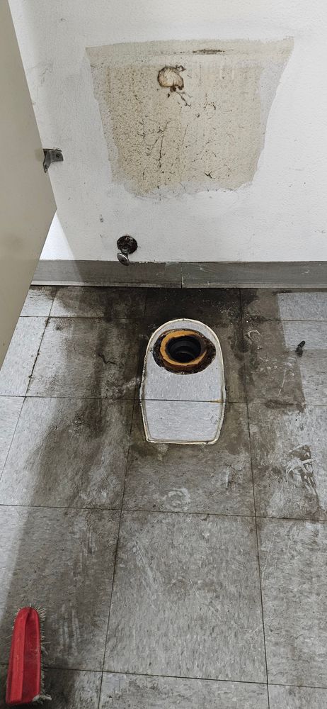 bathroom maintenance for Mid-Mountain Maintenance in Bonney Lake, WA