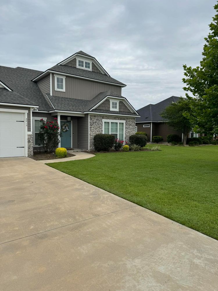 Lawn Care for Sanders Lawn Service in Ray City, GA