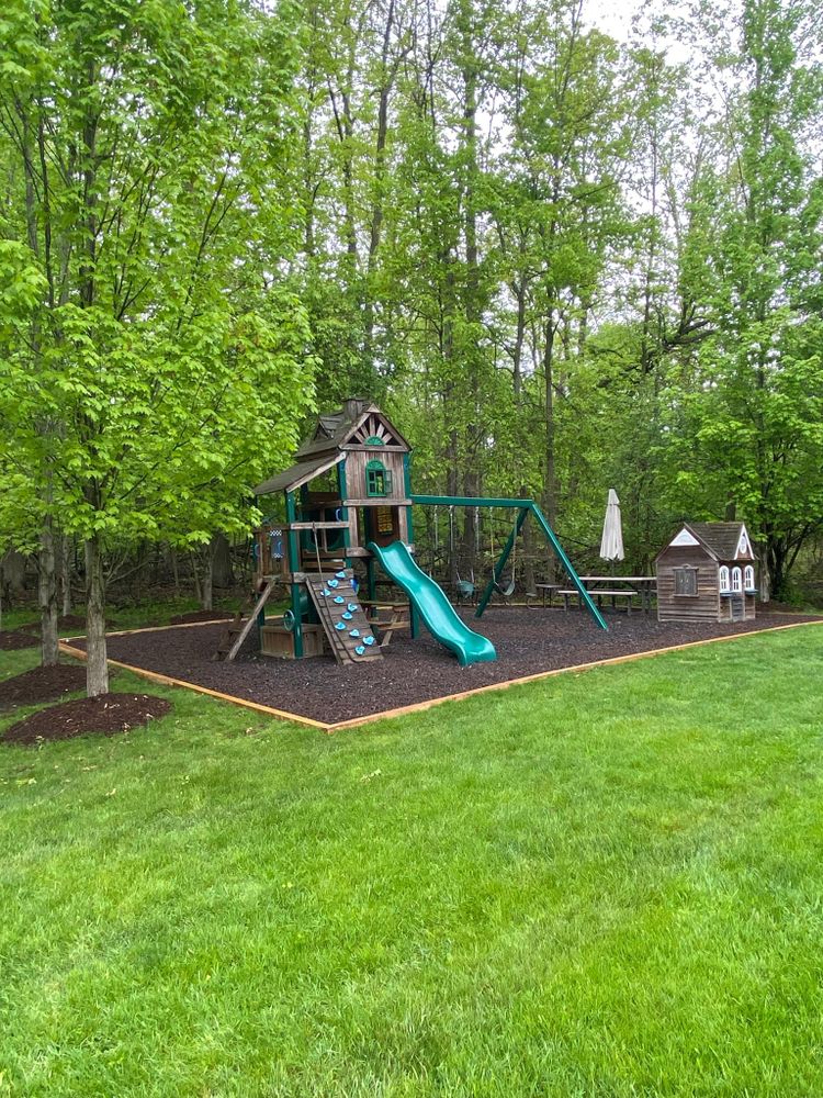 Landscaping & Lawn Care for Mulch & Dig in West Bloomfield Township, MI