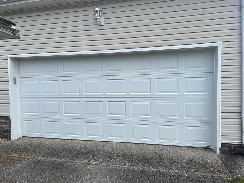 Our expert team provides reliable garage door installation, ensuring enhanced security and seamless operation. With top-quality materials and precise craftsmanship, we guarantee a smooth experience tailored to fit your home's needs perfectly. for 100 Percent Garage Door Service in Joelton, TN