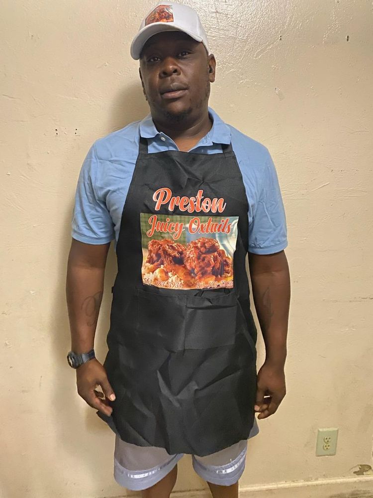 Juicy Oxtail and Family Seafood team in Belle Glade, Florida - people or person