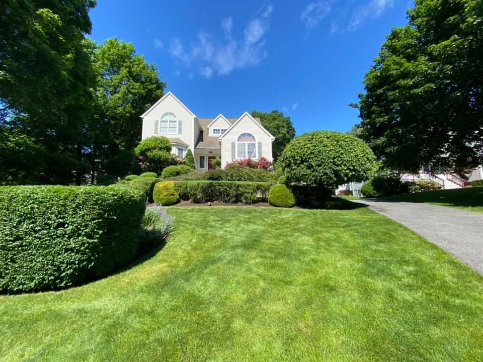 Landscaping for Zaldivar’s Lawn Care INC  in Peekskill, NY