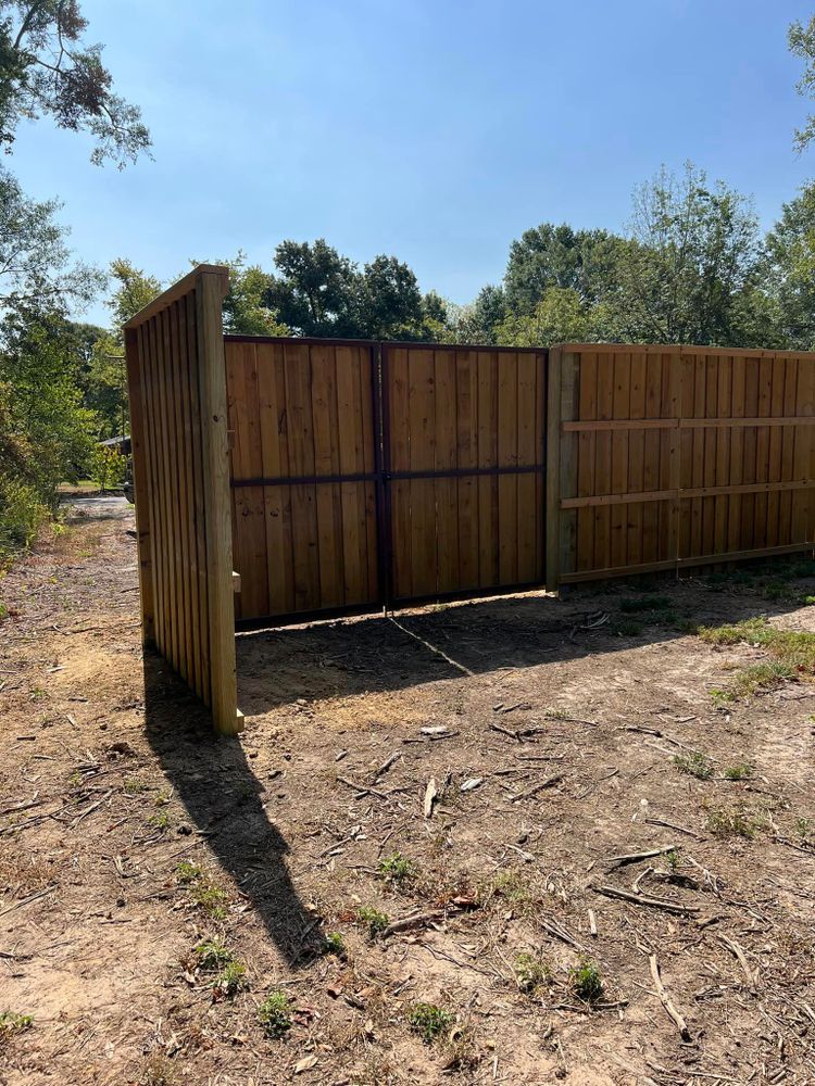 Fences for MNA Construction, LLC in Lufkin, TX