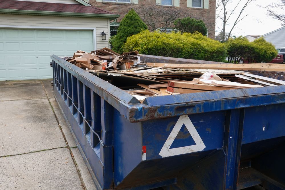 We provide reliable and efficient waste hauling services to homeowners, taking away all your unwanted debris quickly and safely. for 1 Friendly Lawn Service in Tampa, FL