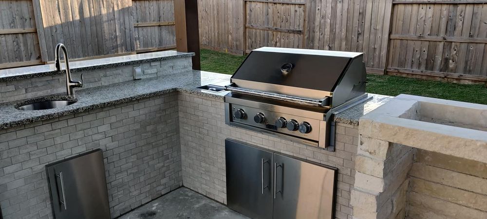 Pergolas, Decks, and Outdoor Kitchens for Elevated Building Contractors  in Houston, TX