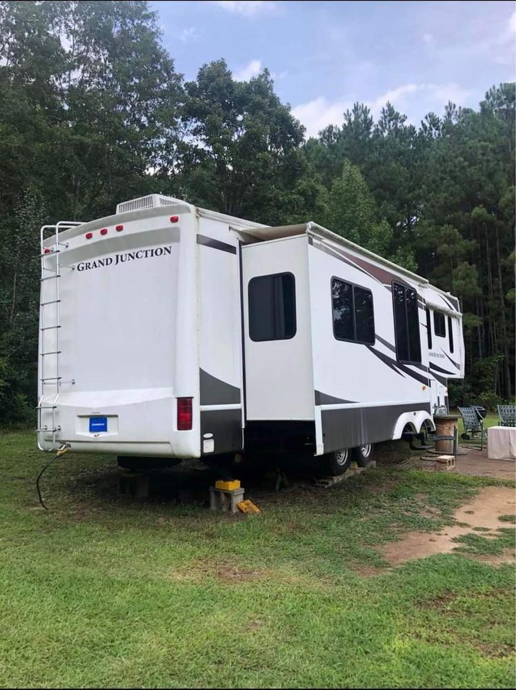 39ft Grand Junction for Paradise RV Rentals in Perry, GA