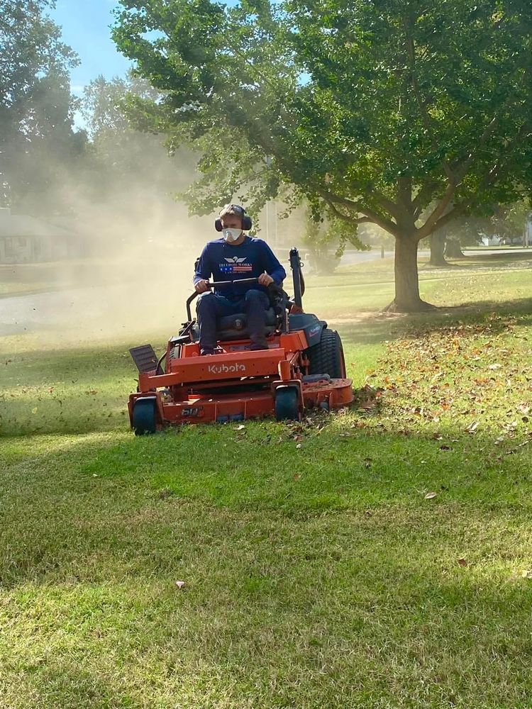 Fall Clean Up for Freedom Works Lawnscaping in Dyer County, Tennessee