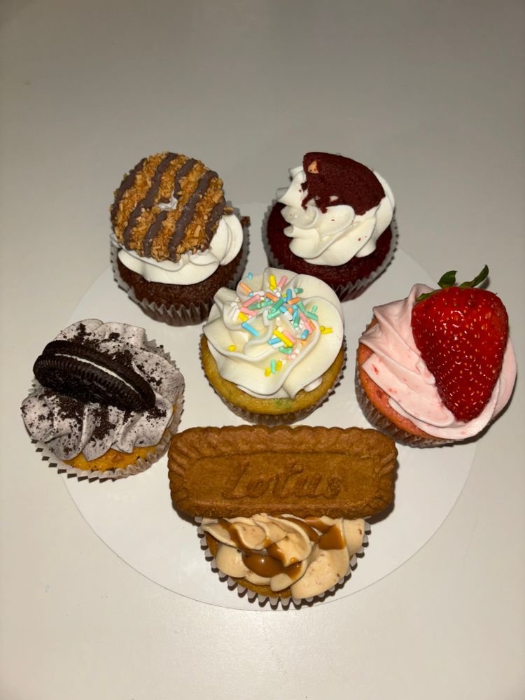 Custom Cakes and Cupcakes for Crumble Creations in Springfield, IL