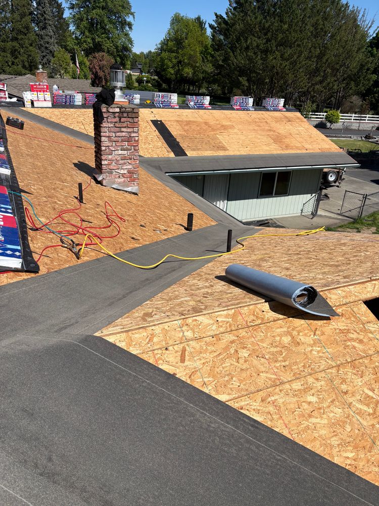 All Photos for Crestwell Roofing Plus LLC in Grants Pass, OR