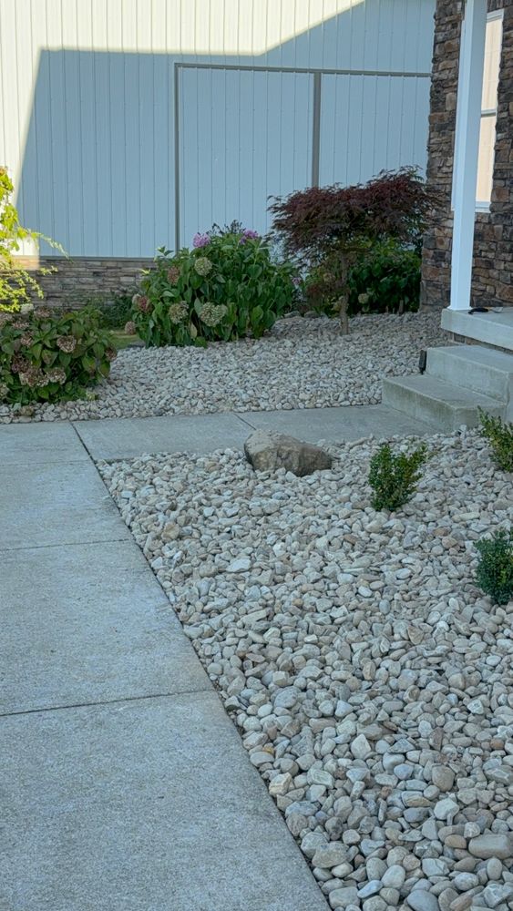 Natural Stone Hardscape for Youngstown Lawn & Patio Design in Canfield, OH