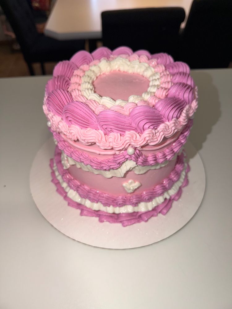 Custom Cakes and Cupcakes for Crumble Creations in Springfield, IL