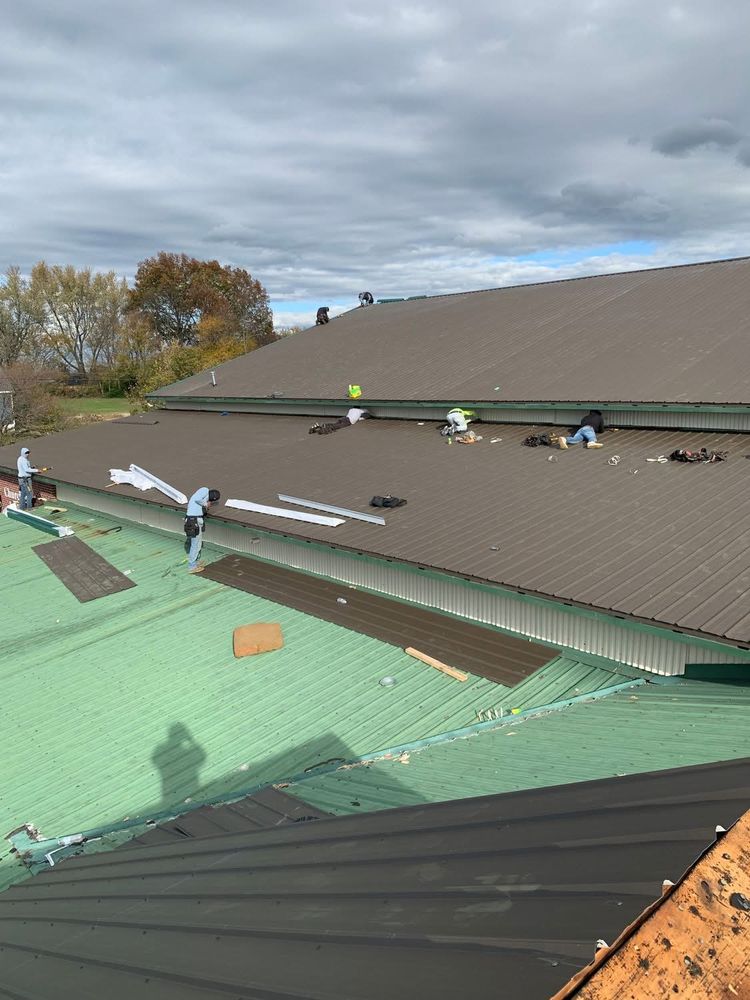 Roofing for Primetime Roofing  in Winchester, KY