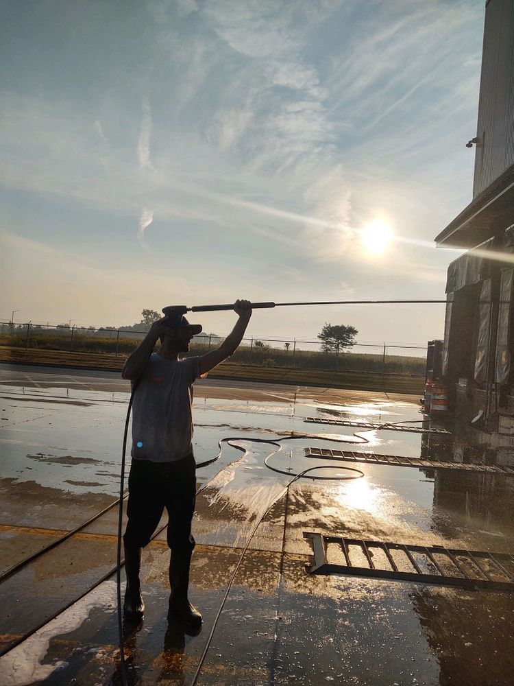 Pressure Washing for D & E Power Washing in Mt Pleasanr, MI