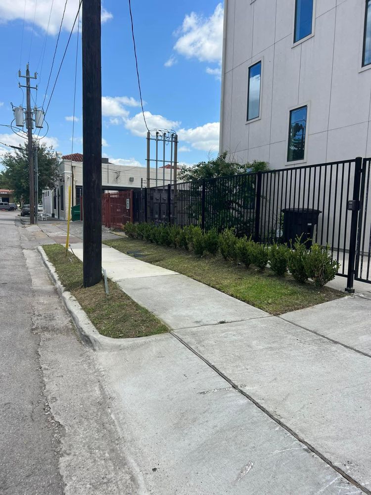 Mulch Installation for Bobby’s lawn services in Baytown, TX