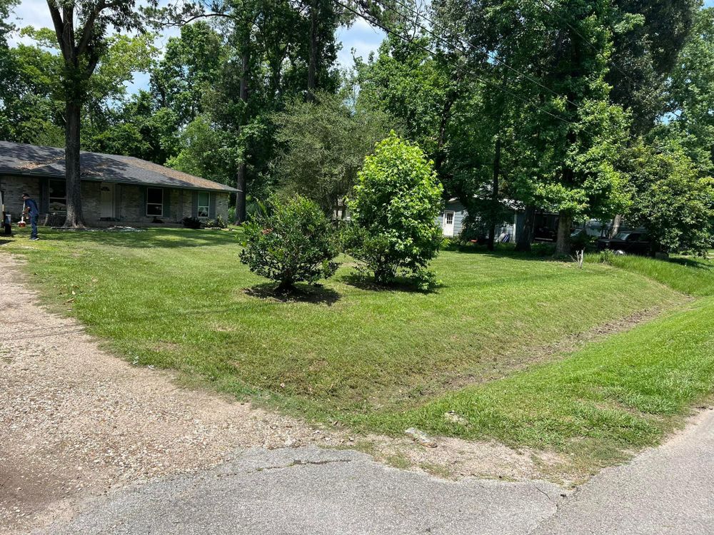 All Photos for Bobby’s lawn services in Baytown, TX