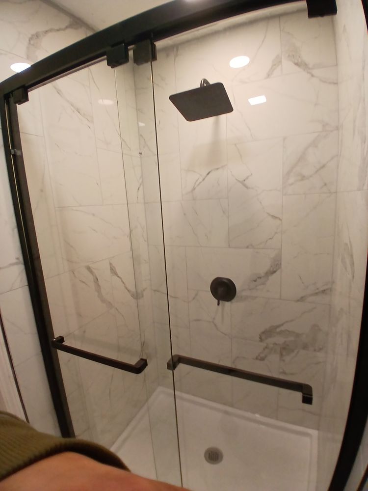 Makanda master and full bath for Dead Tree General Contracting in Carbondale, Illinois