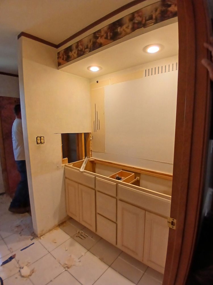 west Frankfort Master and Full Bath Renovations for Dead Tree General Contracting in Carbondale, Illinois