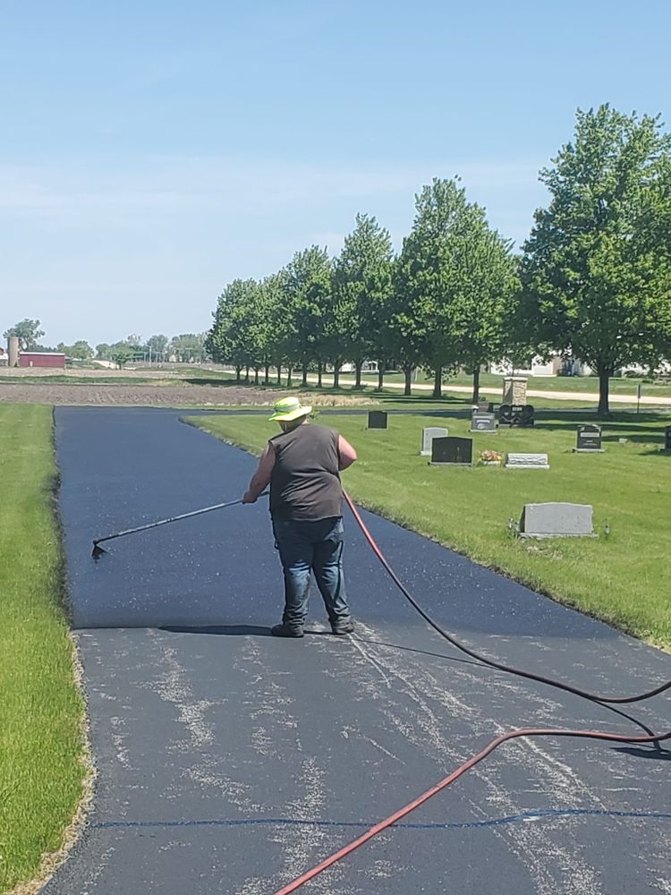 Sealcoating/Asphalt Maintenance for Ratliff Quality Sealcoating in Genoa, IL