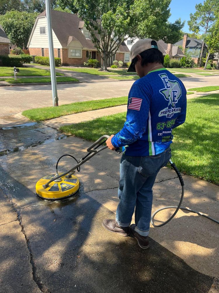 Home Softwash for E&E Pressure Washing Service, L.L.C. in Houston, TX