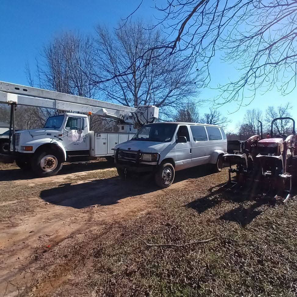 Goliath Tree Maintenance and Haul Away team in Seneca, SC - people or person