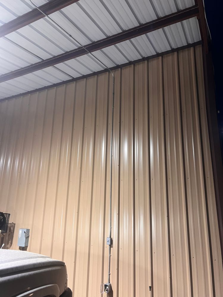 Electrician for Smith Electric in Oakwood, TX