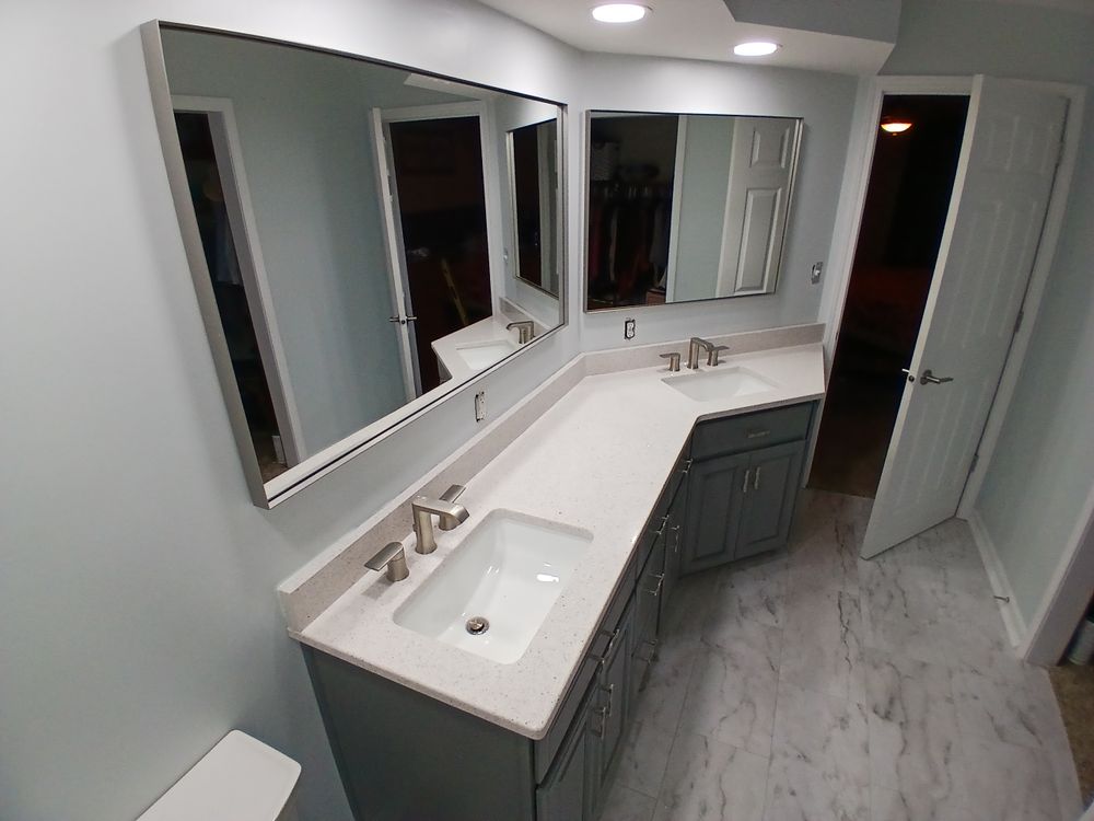 west Frankfort Master and Full Bath Renovations for Dead Tree General Contracting in Carbondale, Illinois