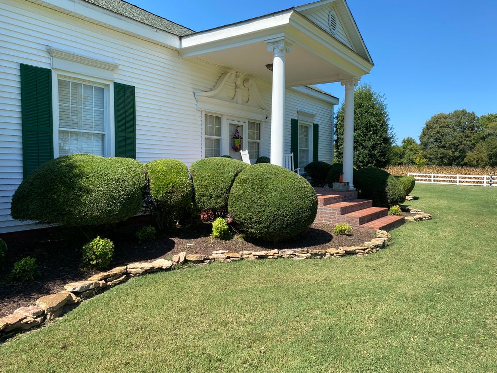 Fall Clean Up for Freedom Works Lawnscaping in Dyer County, Tennessee