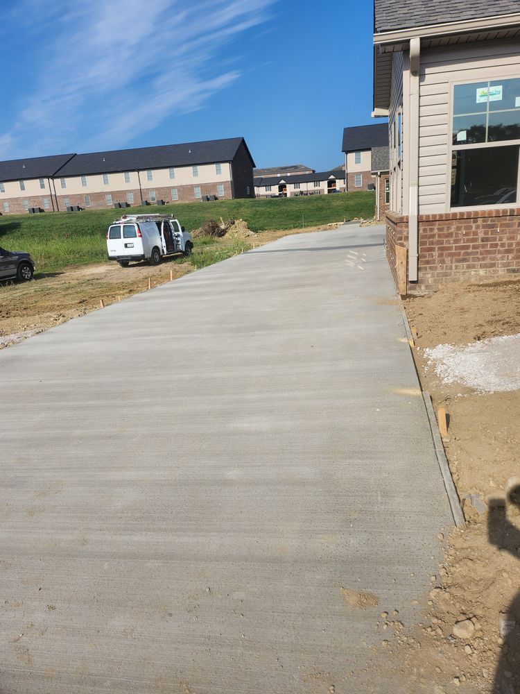 Concrete Driveways for Hellards Excavation and Concrete Services LLC in Mount Vernon, KY