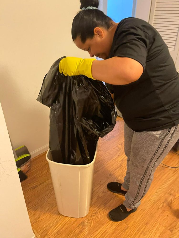 Cleaning for Esthela's Cleaning Service in Hamilton, NJ