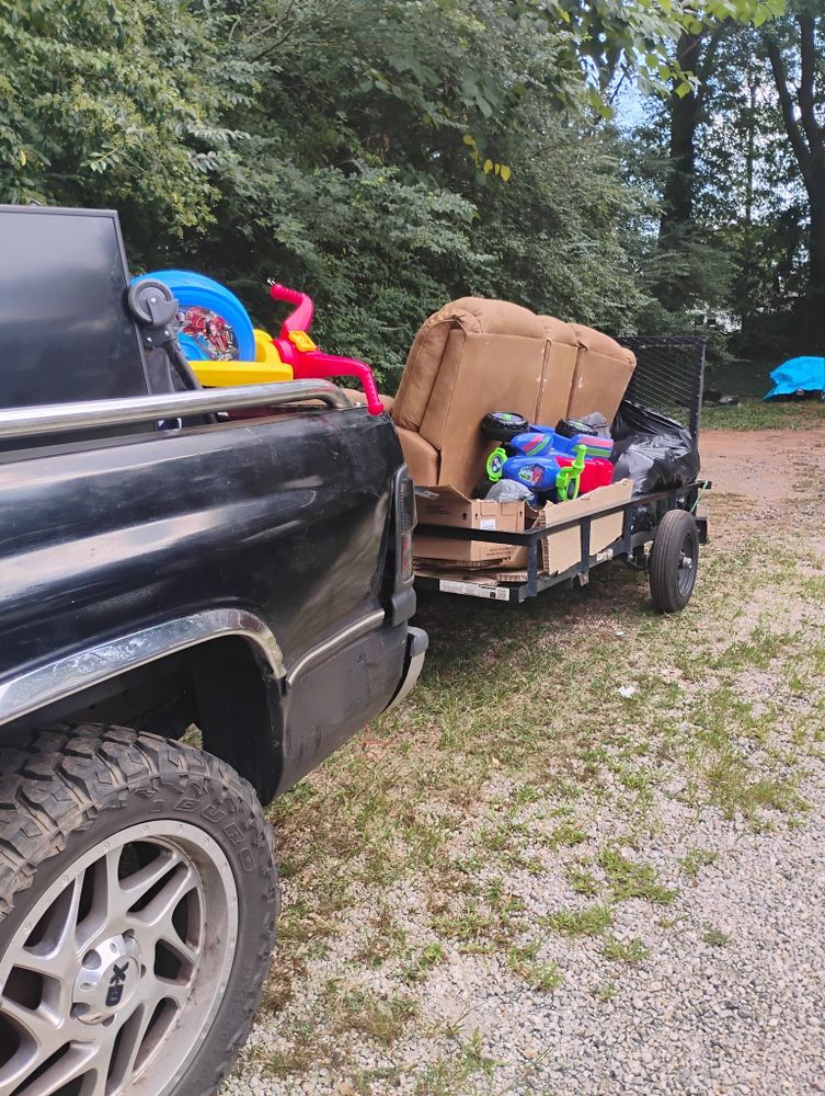 Our Debris Removal service efficiently clears leaves, branches, and yard waste from your property, ensuring a pristine outdoor space while saving you time and maintaining the beauty of your landscape. for Lindsey's Lawn Care in Inman, SC