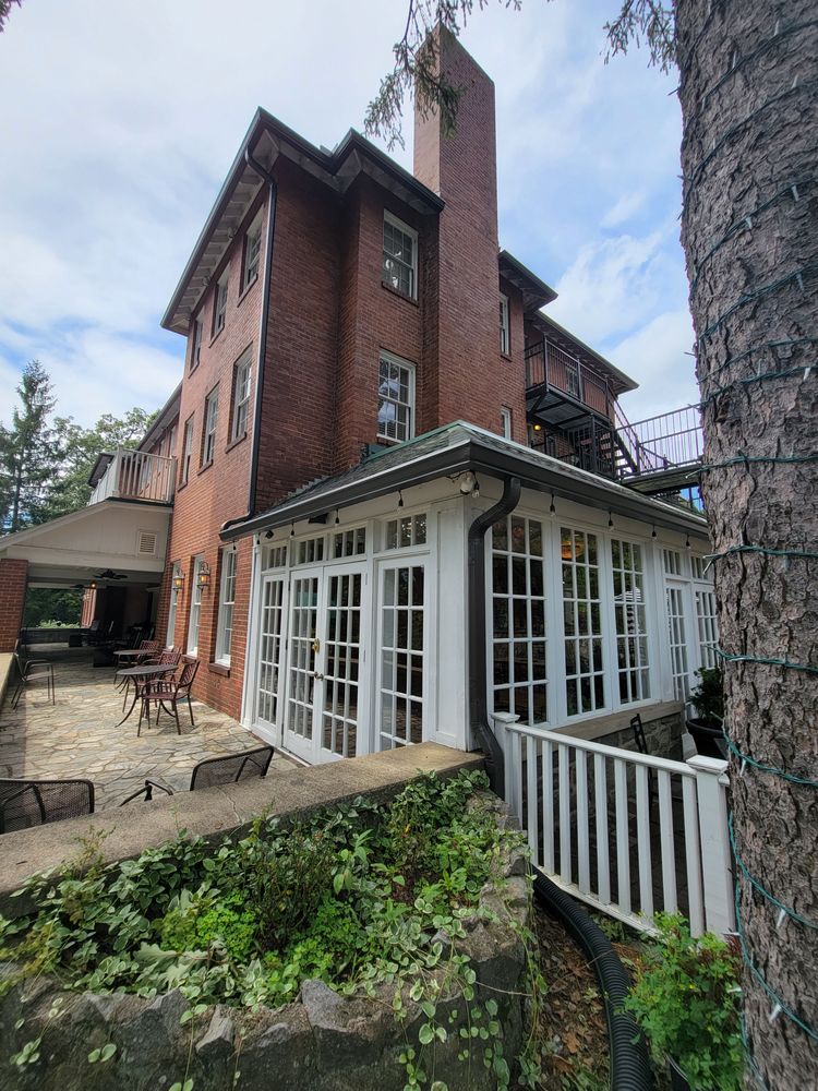 All Photos for Dotson Seamless Guttering LLC in Mars Hill, NC