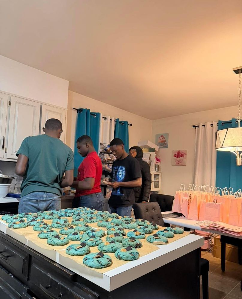 Custom Cakes and Cupcakes for Crumble Creations in Springfield, IL