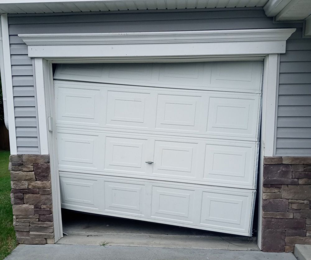Our expert garage door repair service ensures quick and reliable solutions for all your needs. From broken springs to malfunctioning openers, we guarantee safe and efficient performance at affordable rates. for 423 Garage Doors, LLC in Signal Mountain, Tennessee