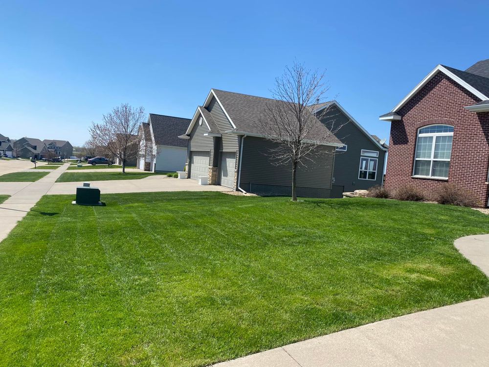 All Photos for Weeds Lawn Care & Landscaping LLC  in Hiawatha, IA