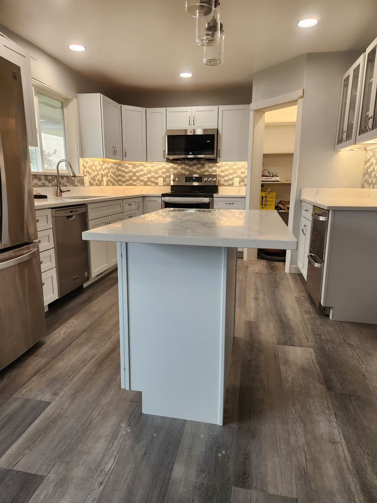 Gasseling kitchen for Custom Valley Construction   in Sunnyside, Washington