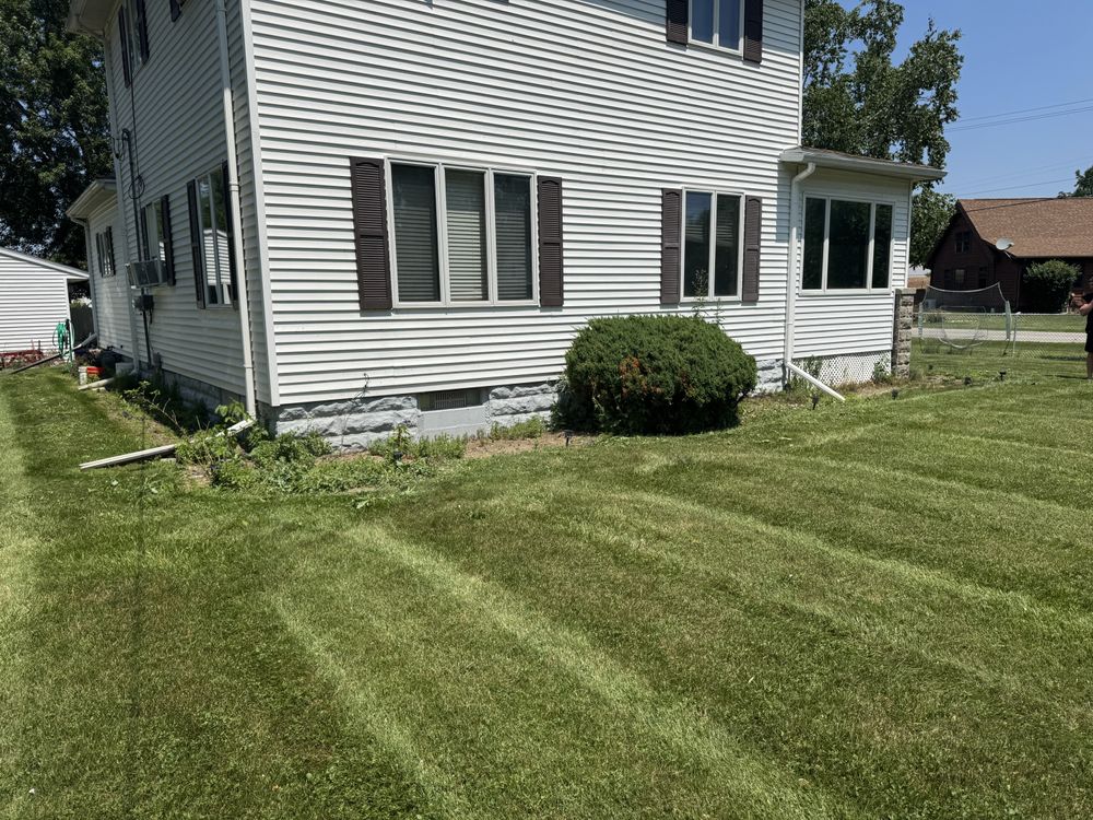 Landscaping Lawn Care for Daugherty's Tough Lawn Care in Essexville, MI