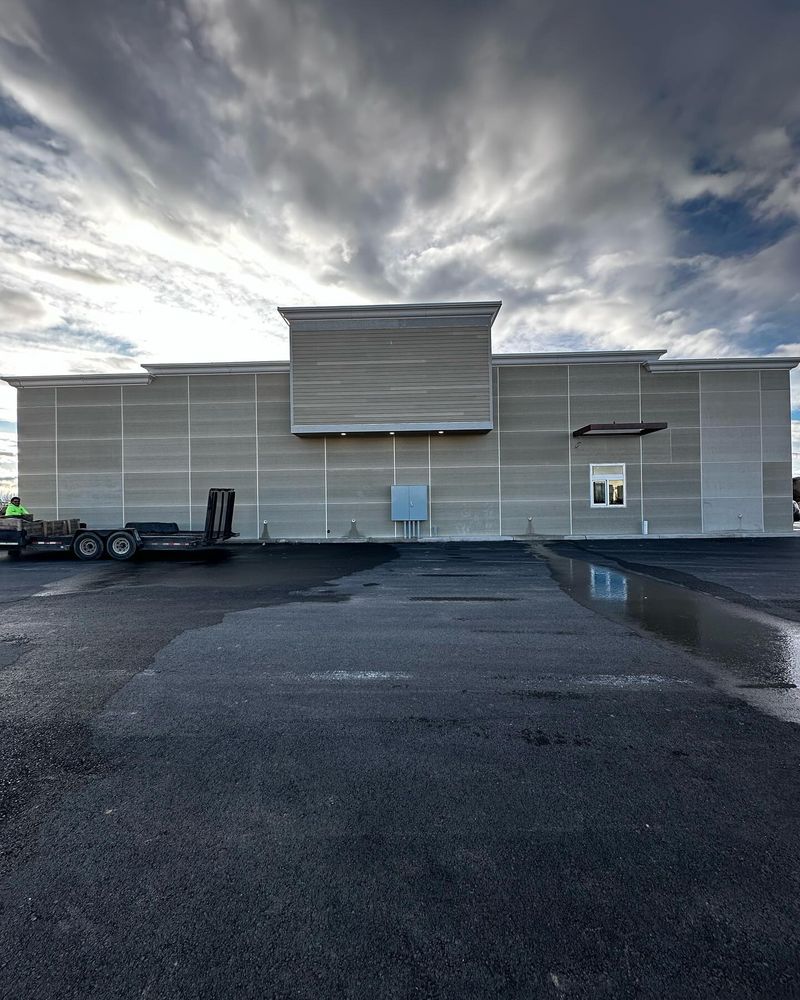 Enhance your home's exterior with our expert commercial siding service. Transform your property into a beautiful vinyl siding house that offers durability, energy efficiency, and curb appeal tailored to your style. for Elmer Tobias Construction in Redmond, OR