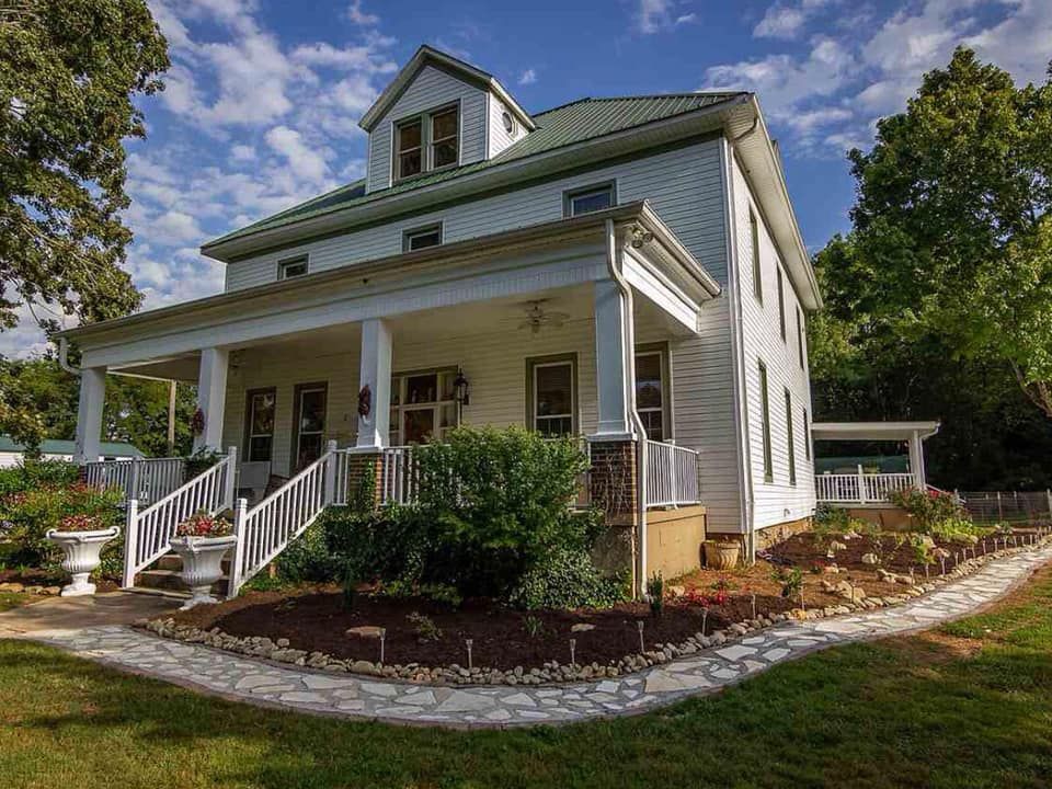 lawn and landscape services for 3R Outdoor in Morristown, TN