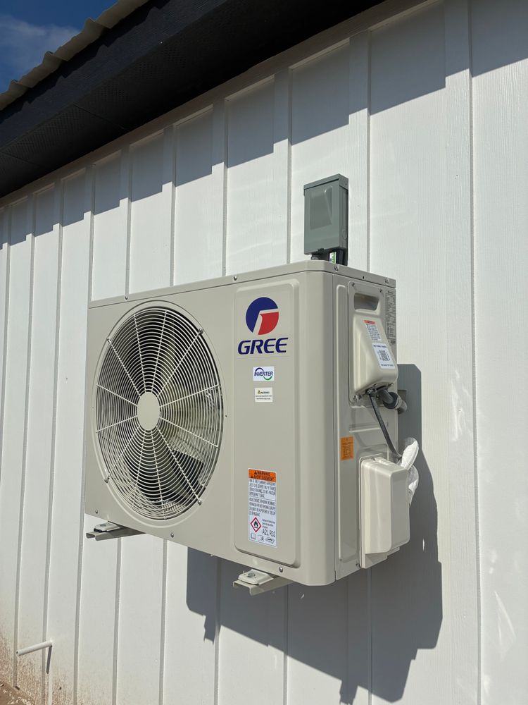 All Photos for Isaac’s Air in Yoakum, TX