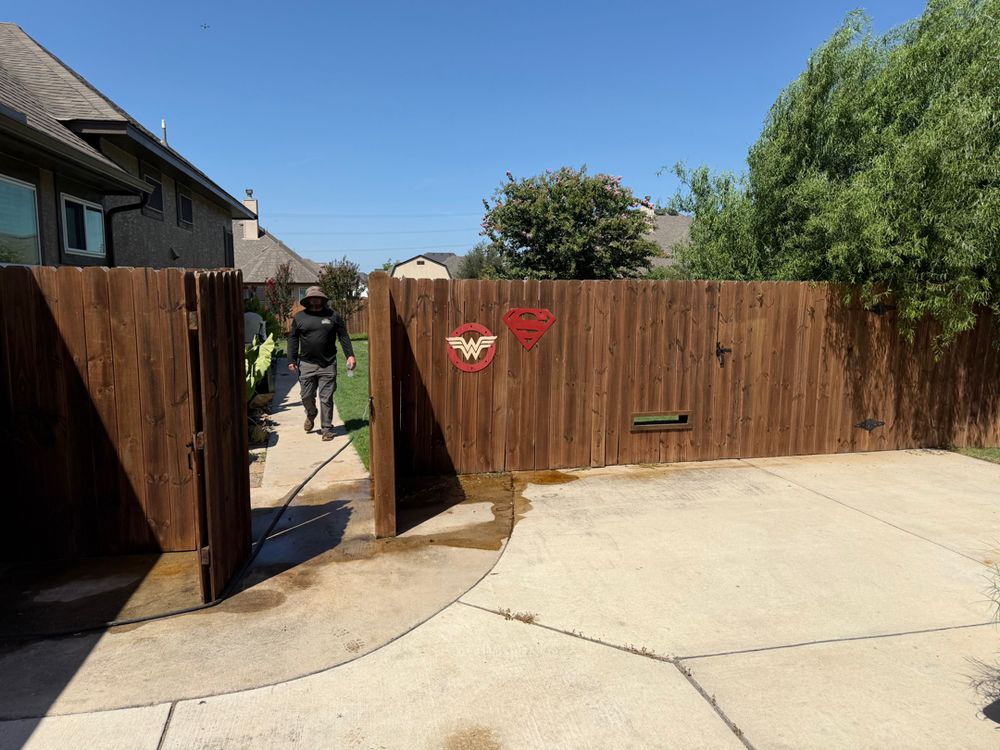 Fence soft wash & staining for Ansley Staining and Exterior Works in New Braunfels, TX