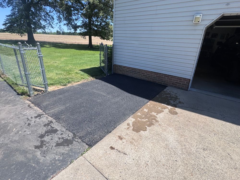 Asphalt Sealcoating for Clear Choice Asphalt Services  in Paducah, KY