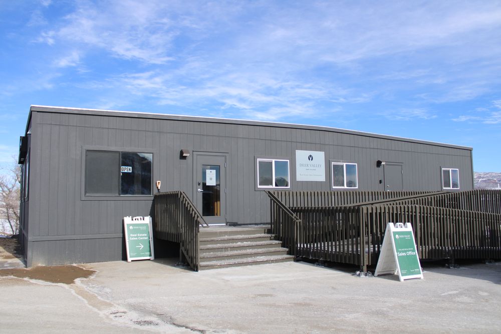Modular Trailers for Gold Label Construction in Salt Lake County, UT