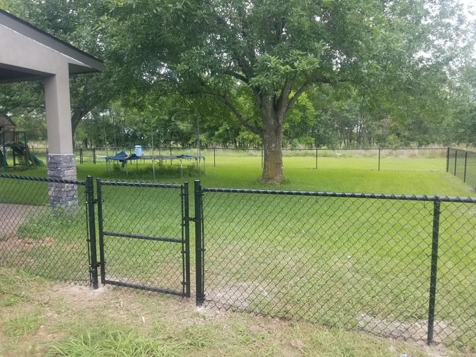 Black Chain Link Fencing for Pride Of Texas Fence Company in Brookshire, TX