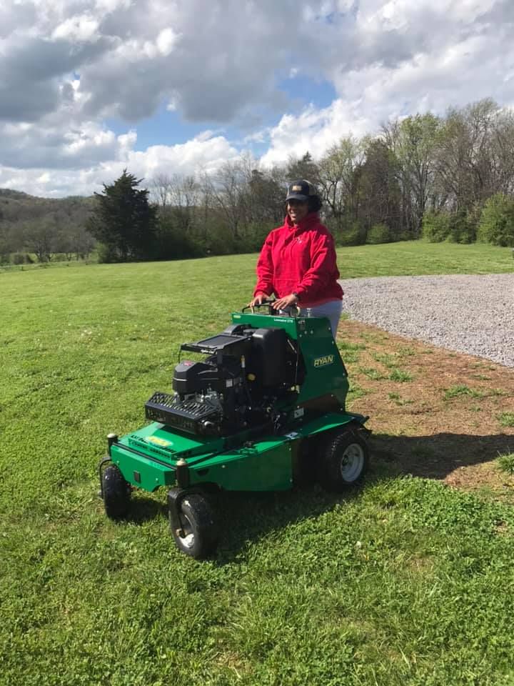 Landscaping for Team Bard Lawn Care SVC in Woodbury, TN