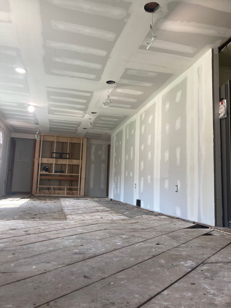 Our professional drywall repair service fixes holes, cracks, and imperfections in your walls to provide a smooth finish before painting or staining. Trust us to restore the beauty of your home. for Palmetto Painting in Elyria, OH