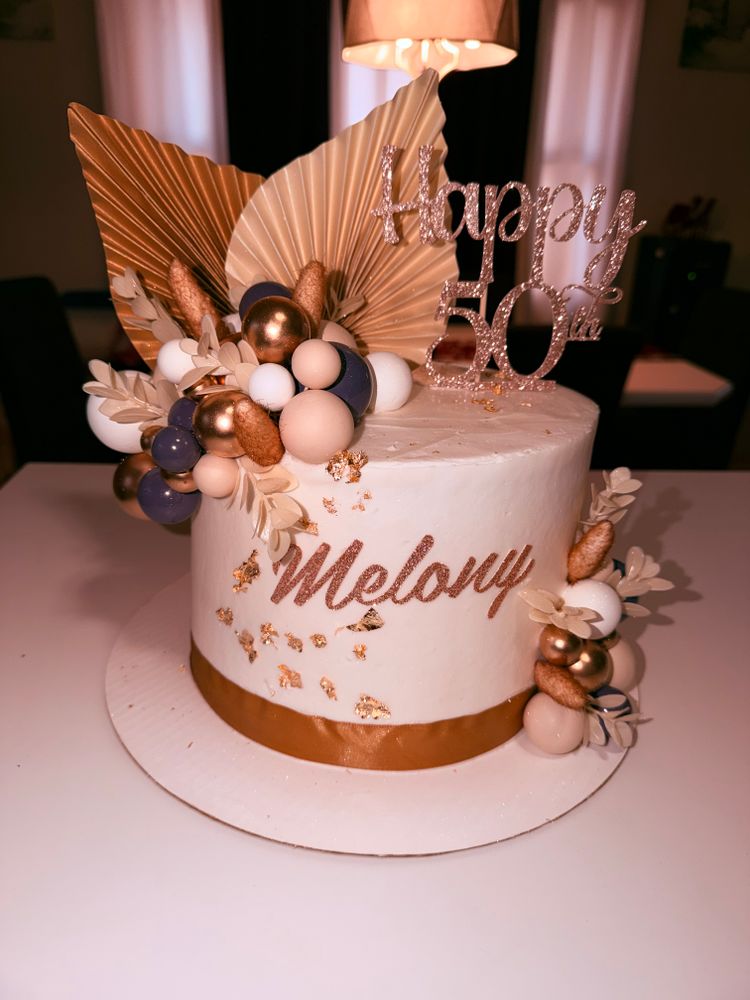 Custom Cakes and Cupcakes for Crumble Creations in Springfield, IL