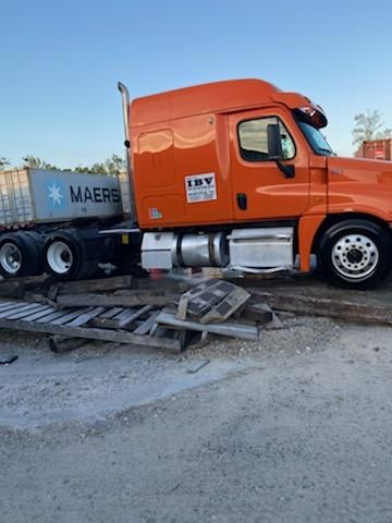 Semi Truck Washing for Apply That Pressure LLC in Savannah, GA